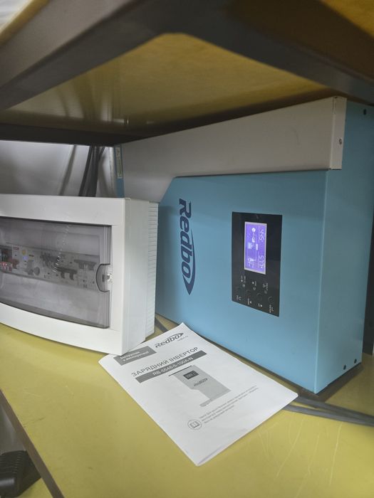 Гібридний інвертор Redbo 48V 5.5kW