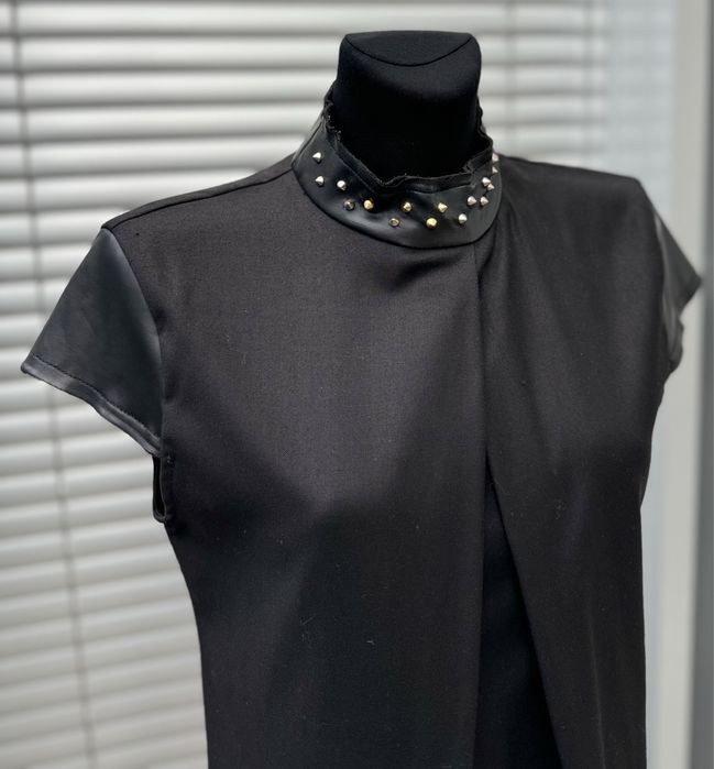 Imperial sukienka mała czarna z ozdobna stójką M