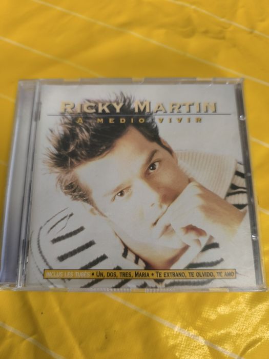 Lote de CDs + 1 DVD – Música Variada