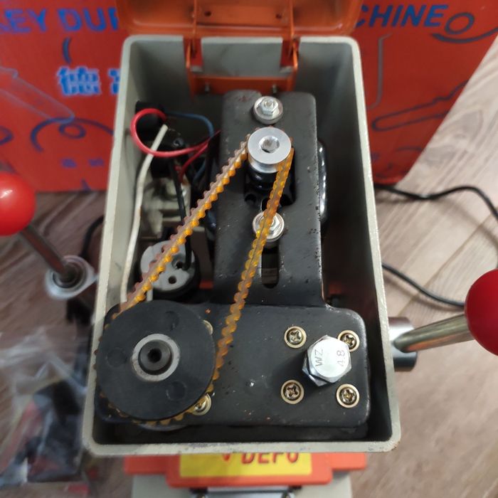 Станок Defu 368A для нарезки ключей вертикальный