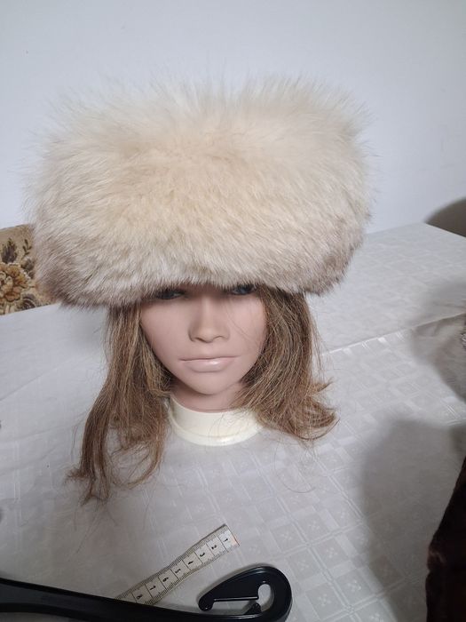 Czapka klasyczna z lisa polarnego