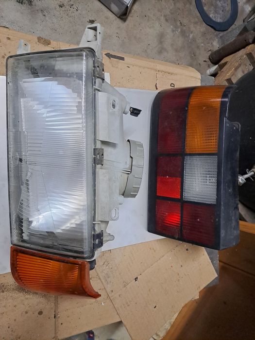 Volvo 440 farol, pisca e luz traseira.
