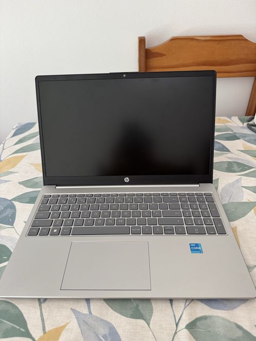 Portátil HP 15” | 8GB RAM | SSD 256GB