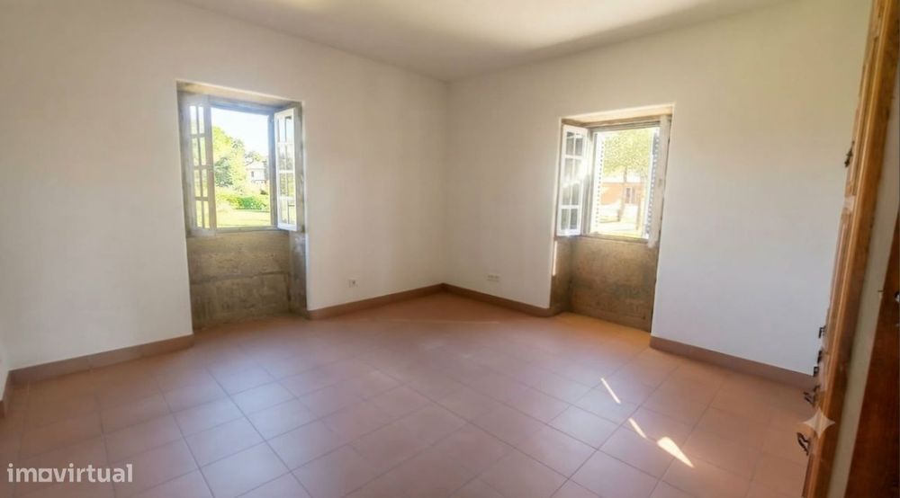 Moradia T2 + 1 - 1500 m2