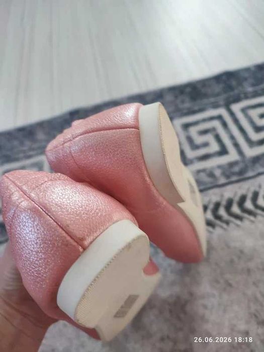nowe, nienoszone buty damskie marki Enmeal w rozmiarze 39.