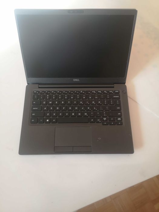 Laptop Dell Latitude 7300 z systemem Windows 11 bdb stan.