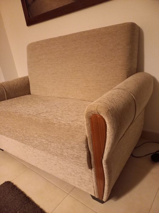 Sofá de 2 lugares bege