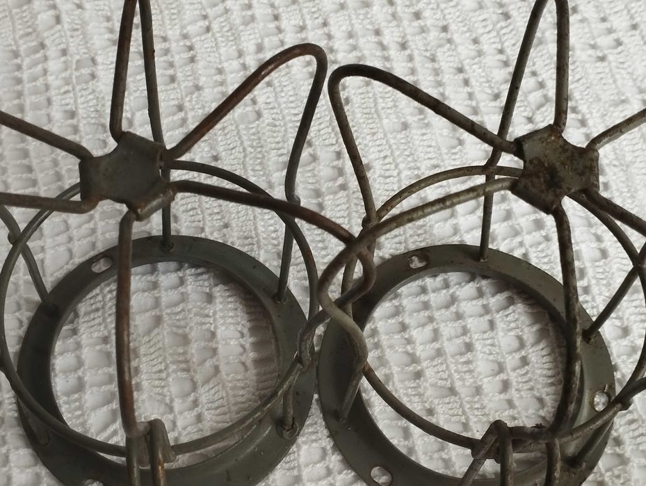 Oprawki metalowe zabezpieczające do lampy