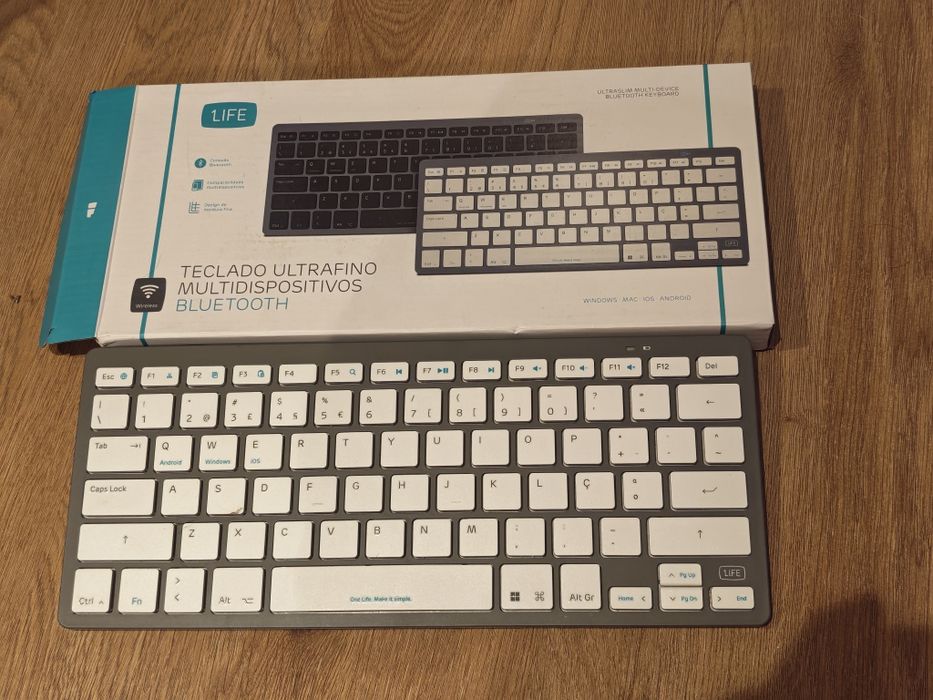Wireless Bluetooth Compact Keyboard464552076876851200