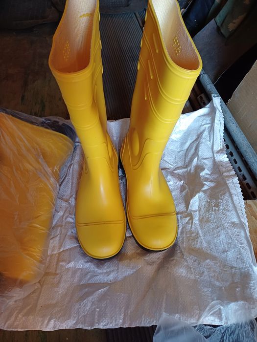 Продаж резиновиг сапог
