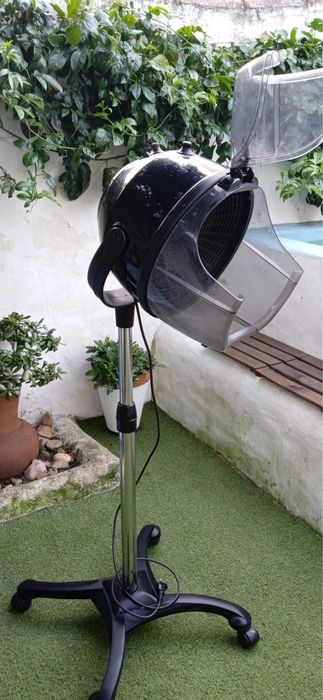 Secador de cabelo de pé