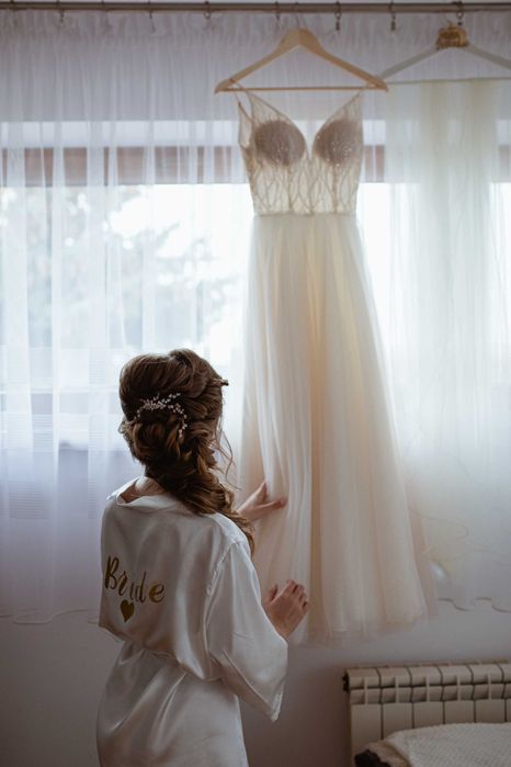 Sprzedam suknię ślubną, gratis: komin i welon  - salon Laura Toruń