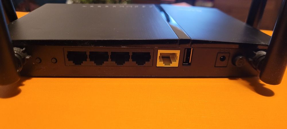 Router D-Link dir-825