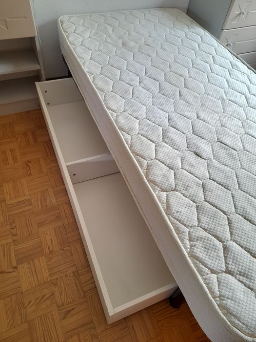 Estrado Pikolim, gaveta IKEA e colchão