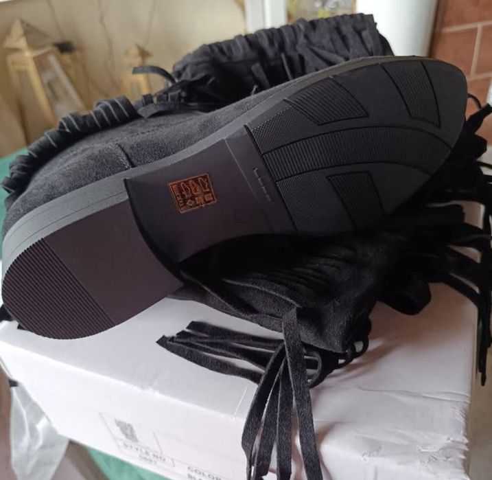 Bota de cano alto n 41 em camurça preta de franjas. Novas