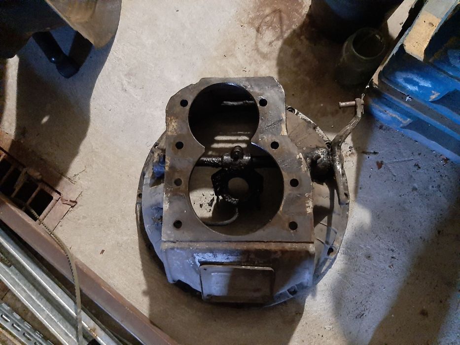 Картер маховика продам