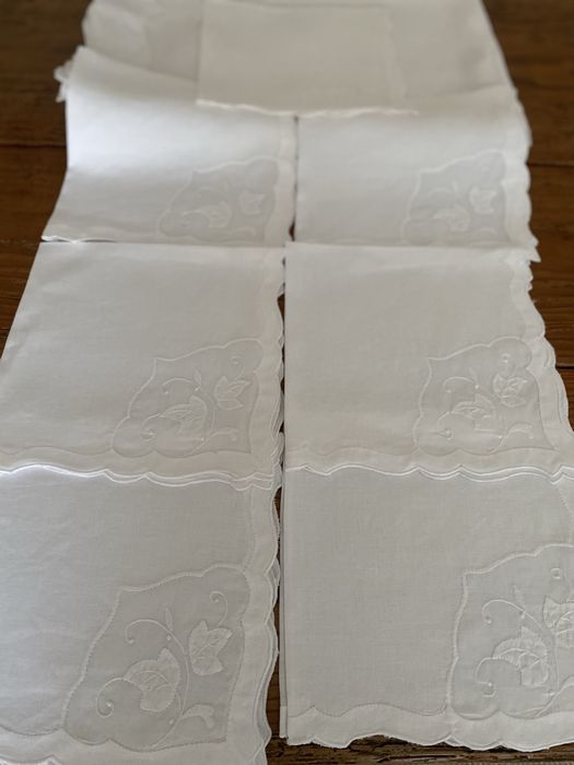 Toalha em organza e linho com guardanapos - bordado da Madeira