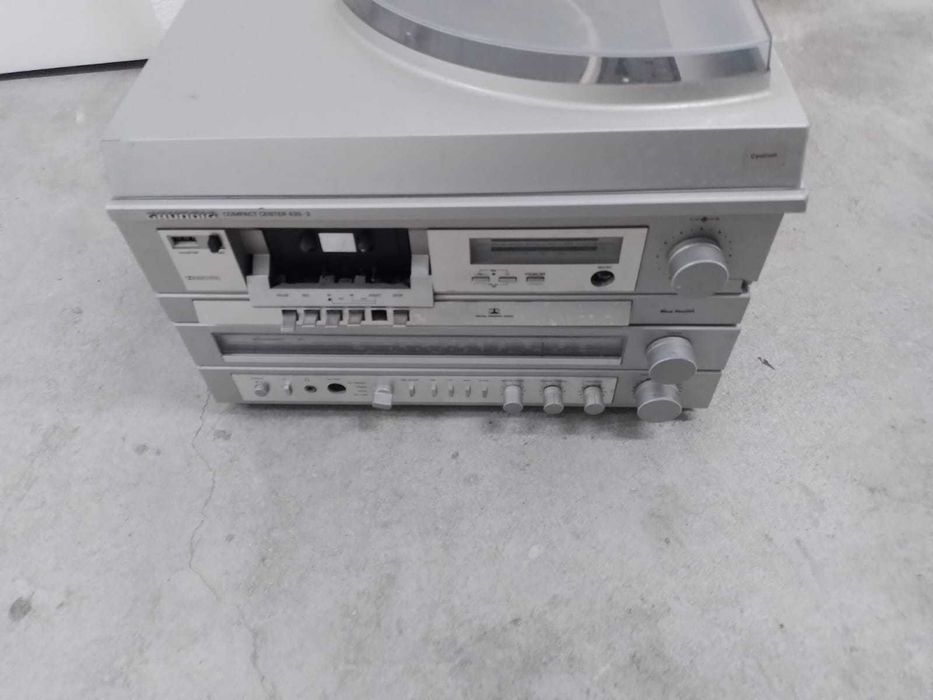 Aparelho de gira discos e gravador de cassetes Grunding