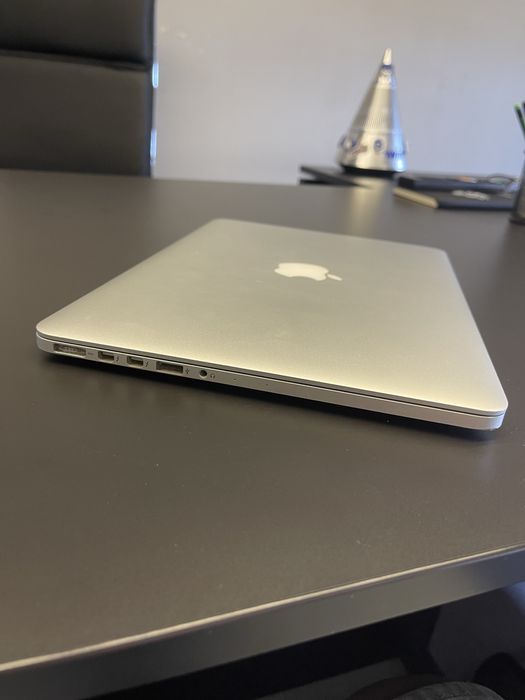 Macbook Pro 8gb, i5 2.7 GHz
