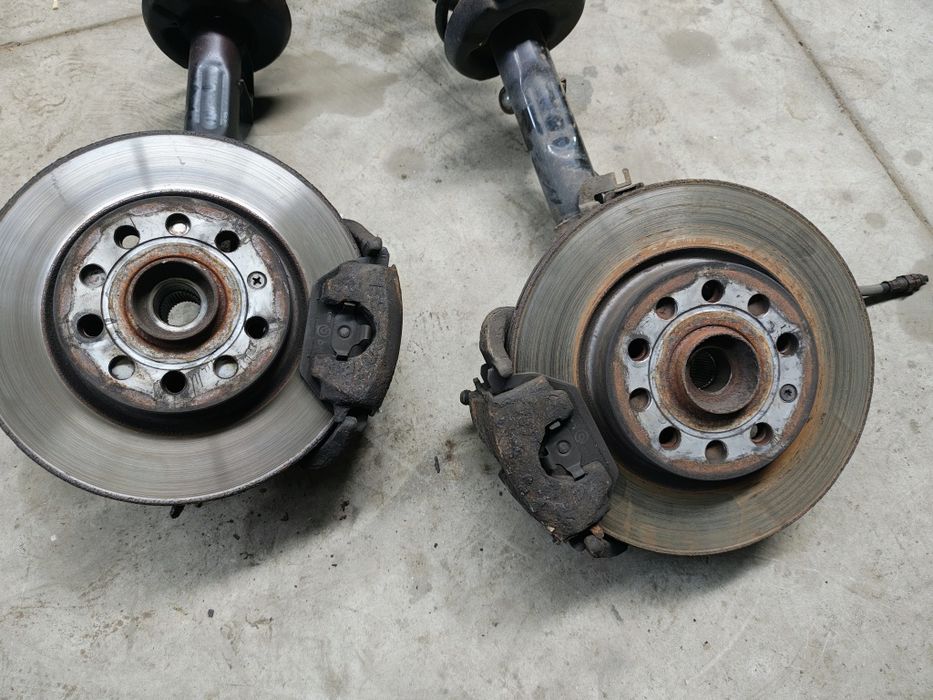 Golf V Altea a3 8p Jetta 1.6 mpi 2.0 fsi mcpherson zwrotnica piasta prawa lu