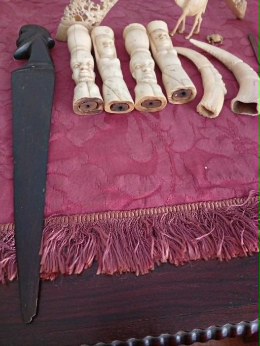 Peças artesanais africanas e orientais