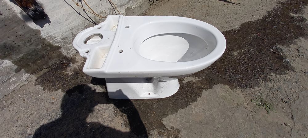 Продам унитаз без бачка