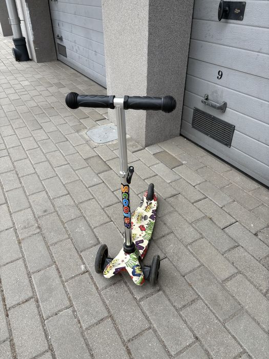 Hulajnoga trzykolowa