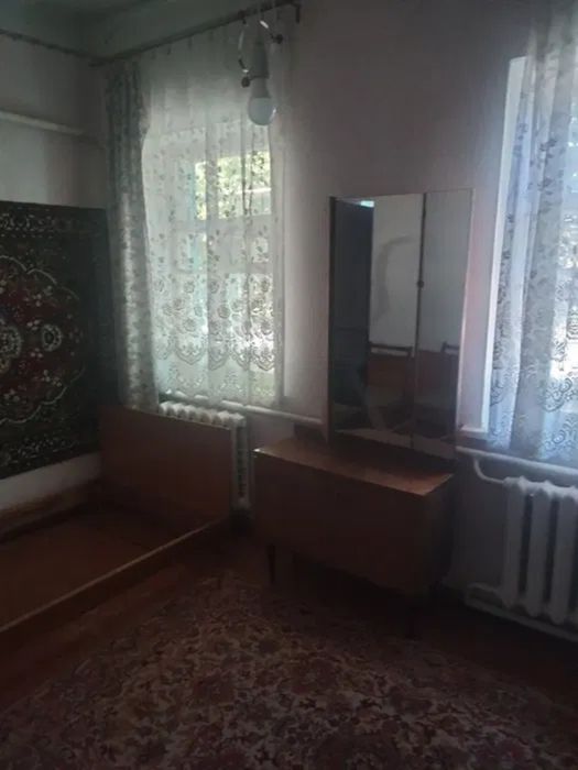 Продам два будинки на одній ділянкі.