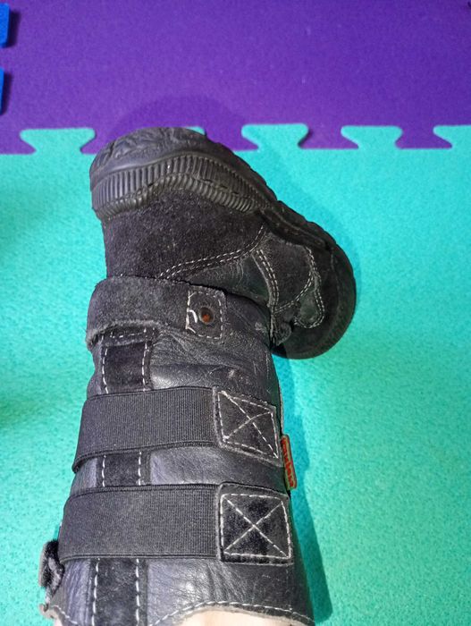 Безкоштовно віддам дитячі осінні сапожки, стелька 14,5см