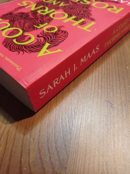 A court of thorns and roses - Sarah J. Maas