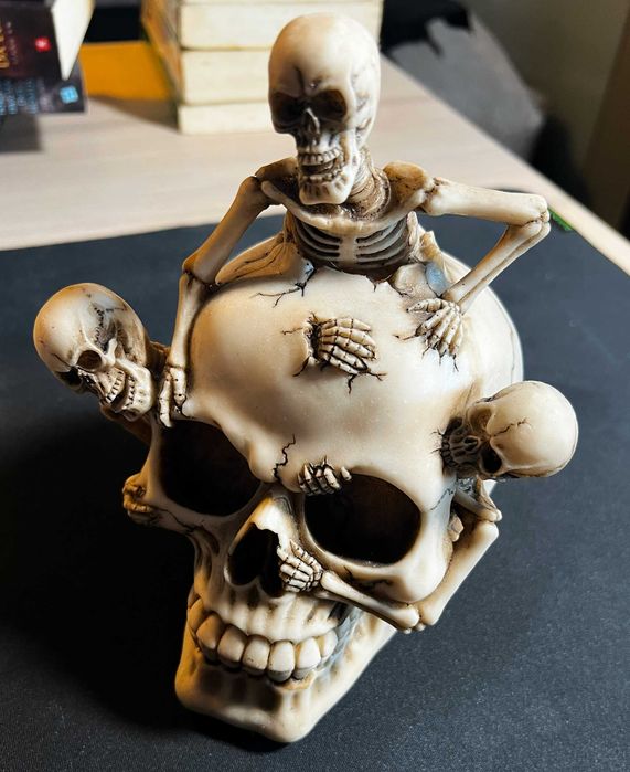 Caveira com Esqueletos (única)