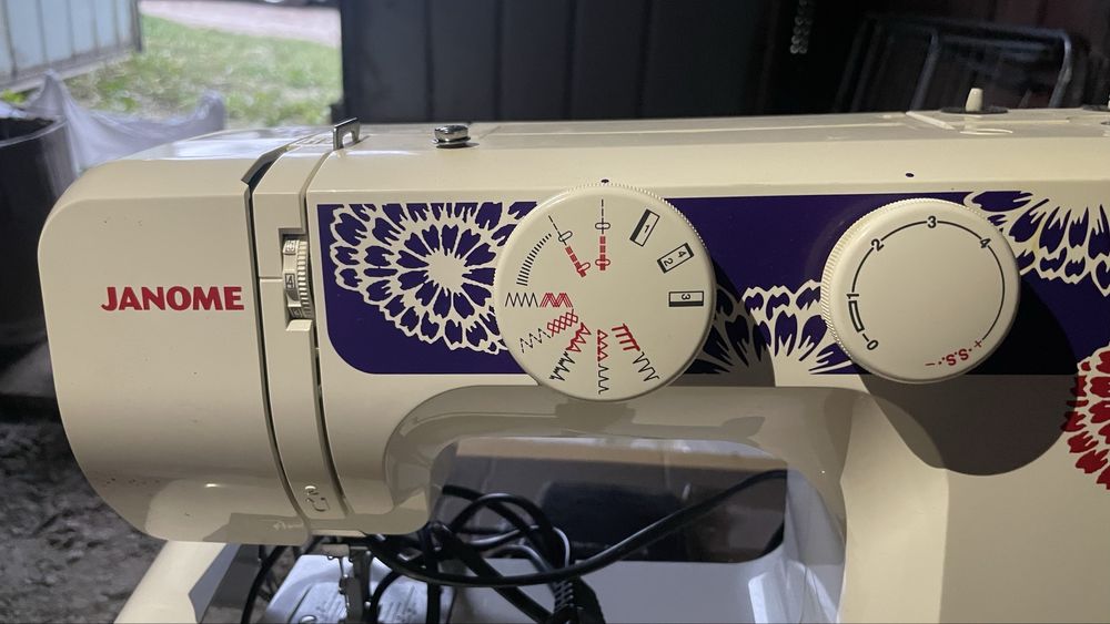 Швейна машинка  Janome в чудовому стані