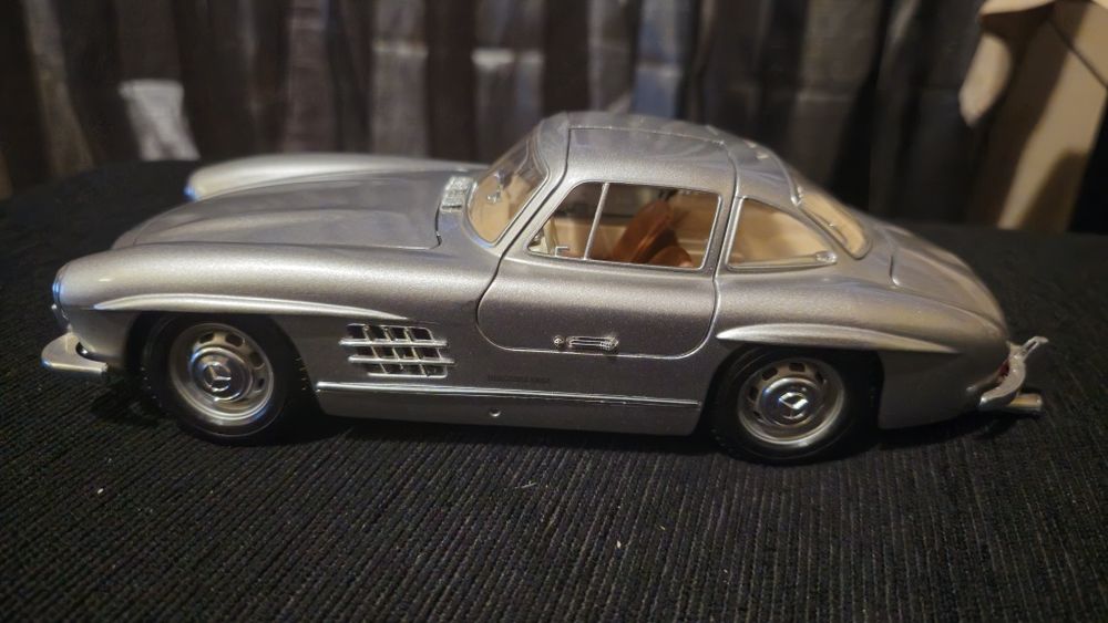 Miniatura Mercedes 300 SL  1/18