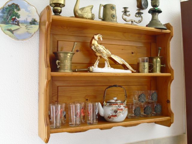 Escaparate em madeira maciça