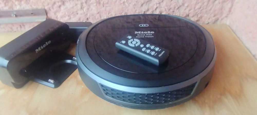 Робот пилосос Miele Scout RX2 з пультом на запчастини або відновлення