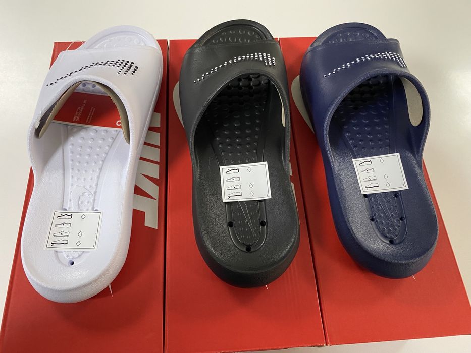 Тапочки Nike Viktori One Shower Sude