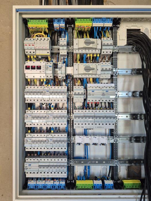 Щит АВР для екофлоу, зарядні станції, deye, fox, інвертори, панелі