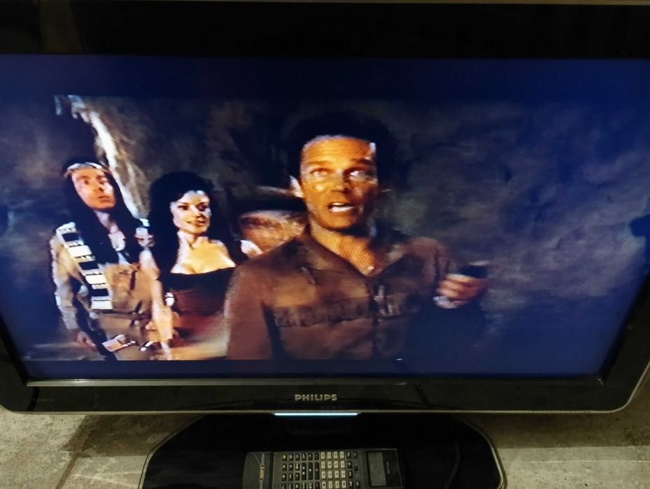 Telewizor płaski "Philips" z pilotem - 32 cale