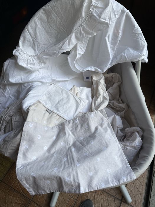 Chicco baby hug 4 em 1 com colchão extra, roupa de cama e kit de comer