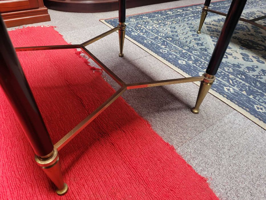 Mesas de centro quadradas em latão com tampo em pedra -