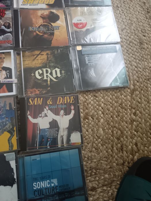 CDs de música em bom estado