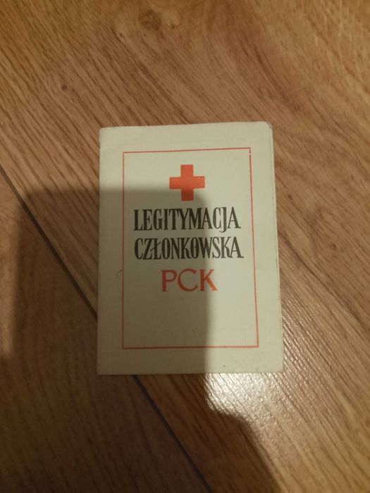 stara legitymacja członkowska PCK czasy prl
