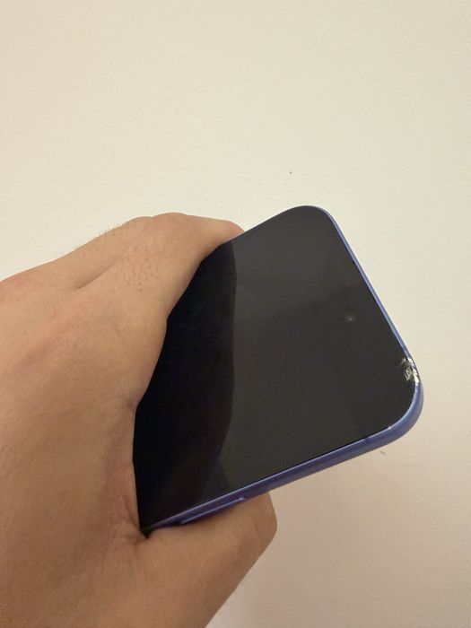 Iphone 16 niebeski uszkodzony