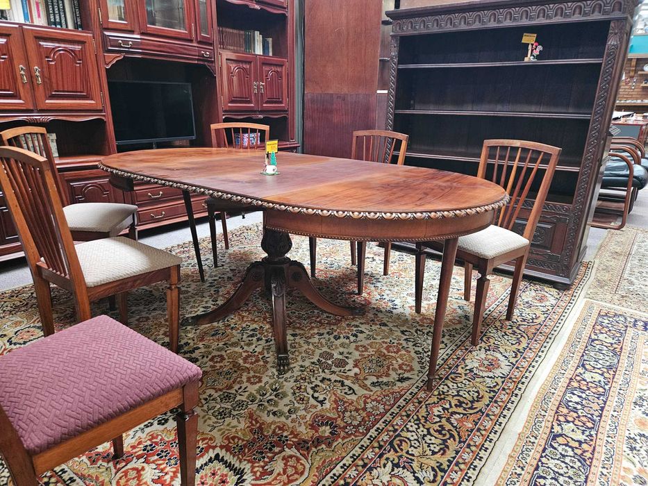 Mesa antiga em madeira maciça - extensível - óptimo estado geral - Só