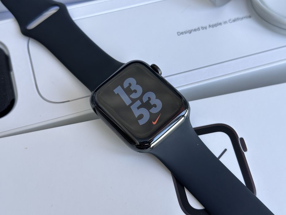 Apple Watch Series 4, 44 мм GPS + Cellular Stainless Steel Space Black