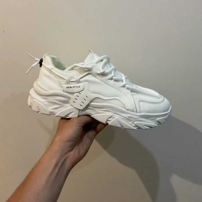 Białe masywne sneakersy platforma New Style r. 44