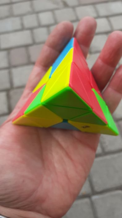 Магнитная пирамидка головоломка Qiyi MS Pyraminx без наклеек.9,5*9,5см