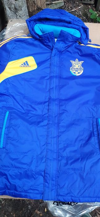 Продається футбольне екіпірування фірми "Adidas". Залишки.