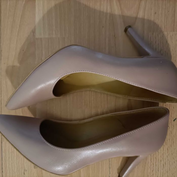 Ryłko buty szpilki czółenka beżowe 38