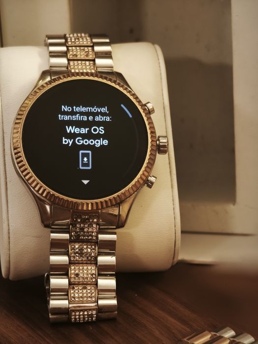 Lote de 4 Relógios Michael Kors (Smartwatches + Analógico)